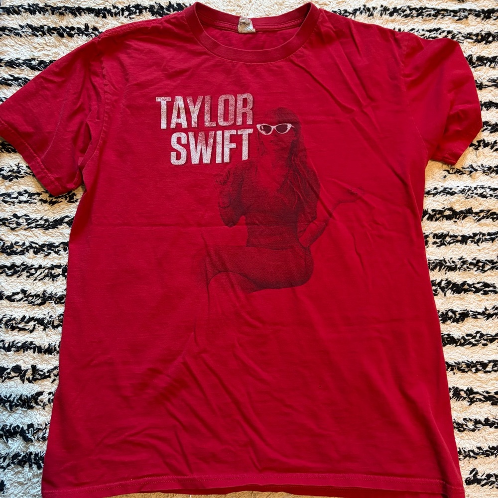 taylor swift t-shirt